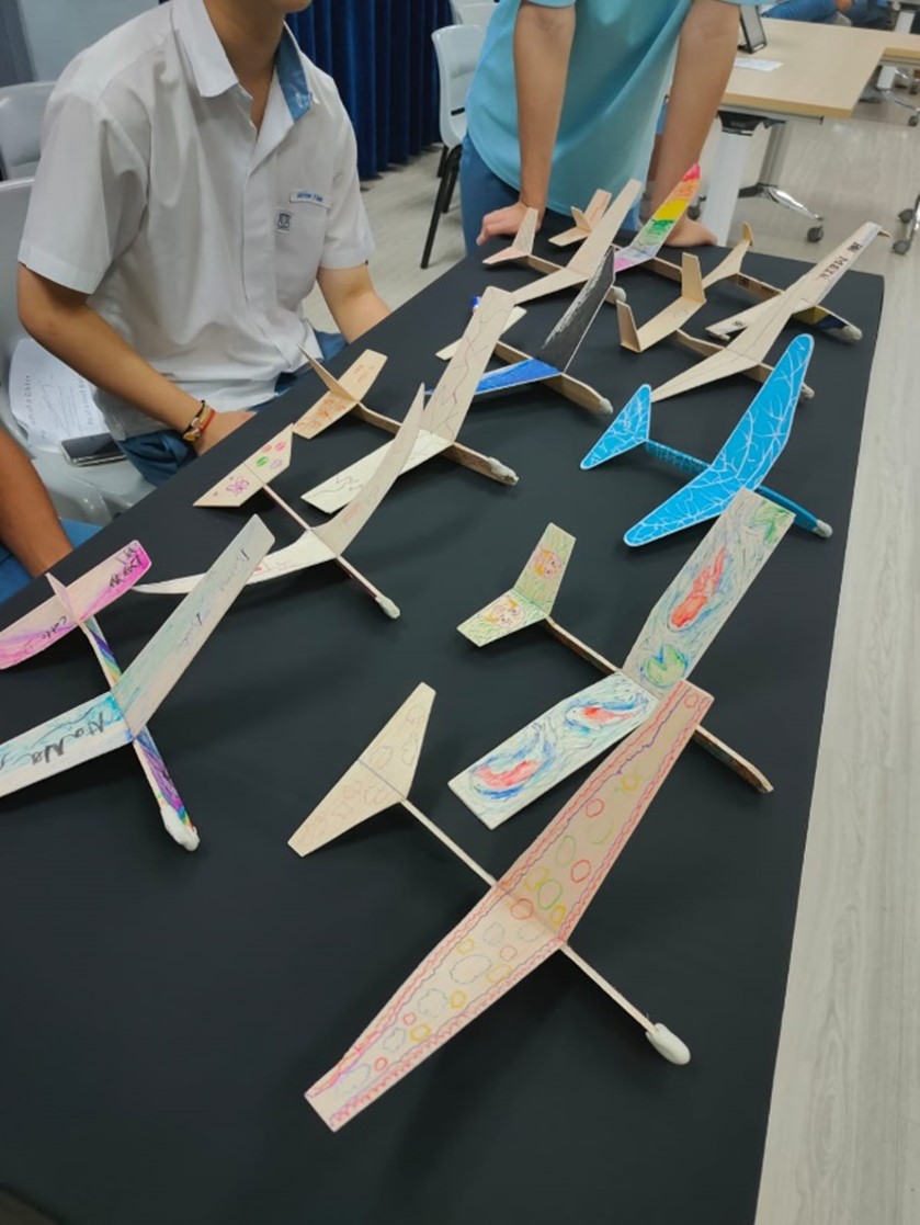 Aeronutical Engineering Model Airplanes @ School